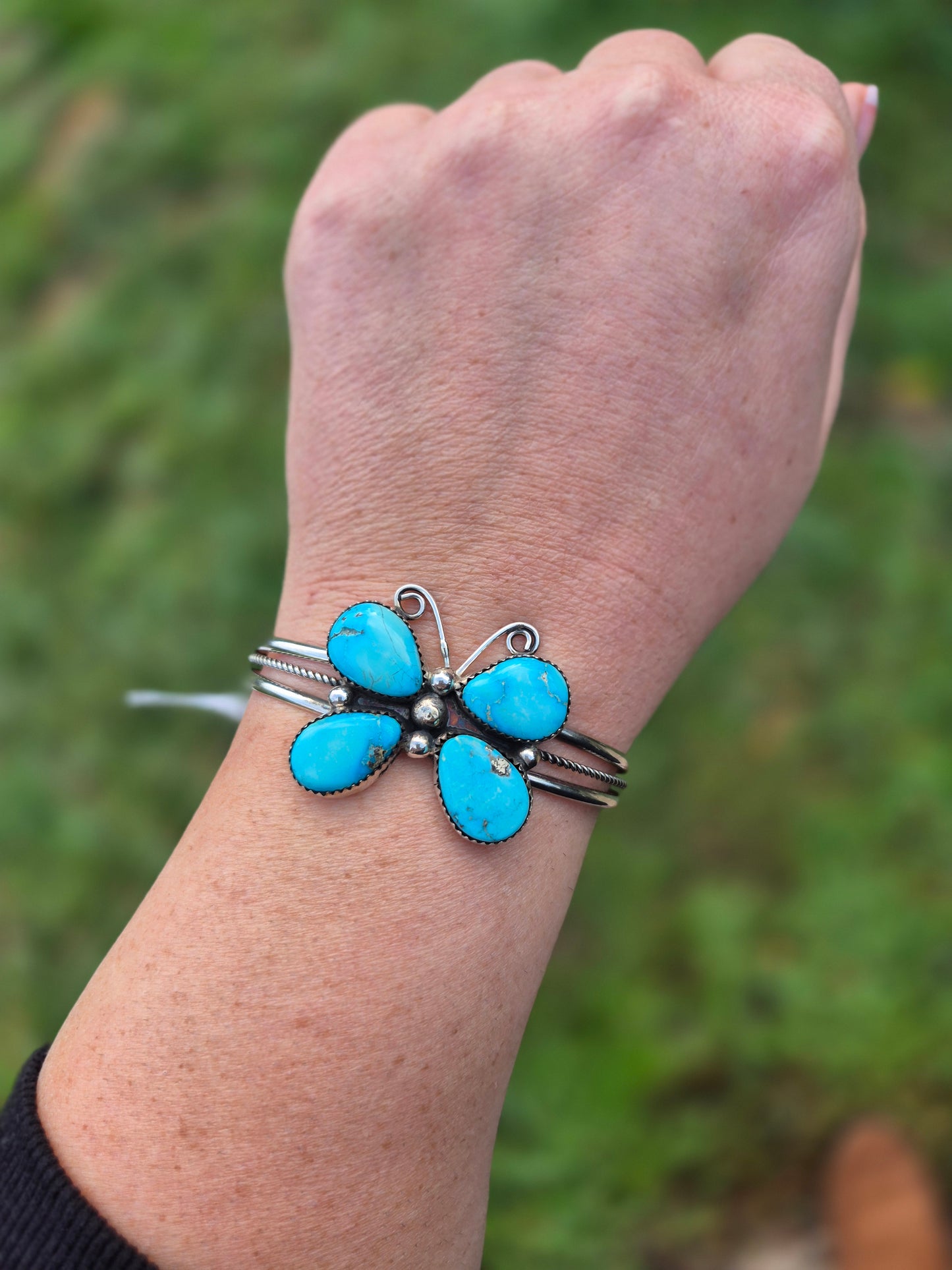 Butterfly cuff