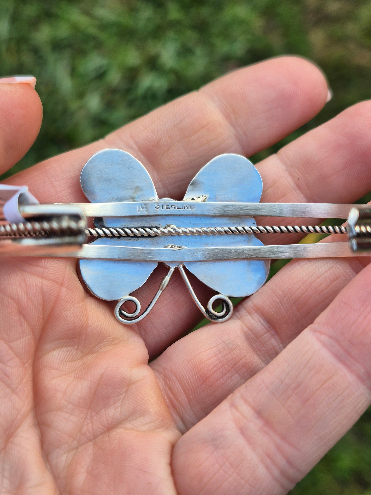 Butterfly cuff