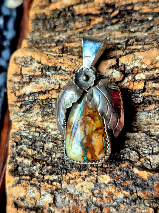 Royston Ribbon Pendant