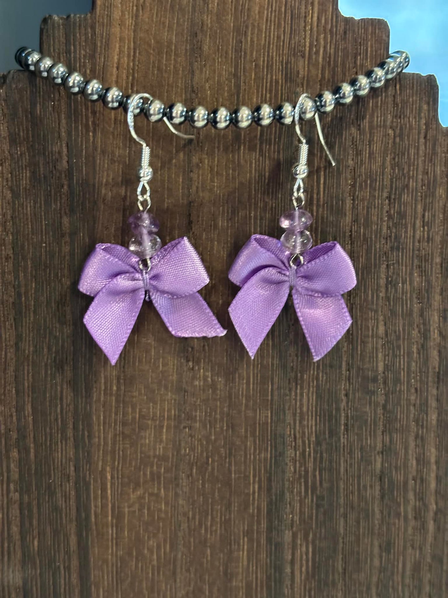Bow earrings with gemstones