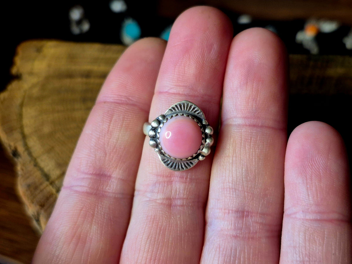Pink Conch Ring O/S