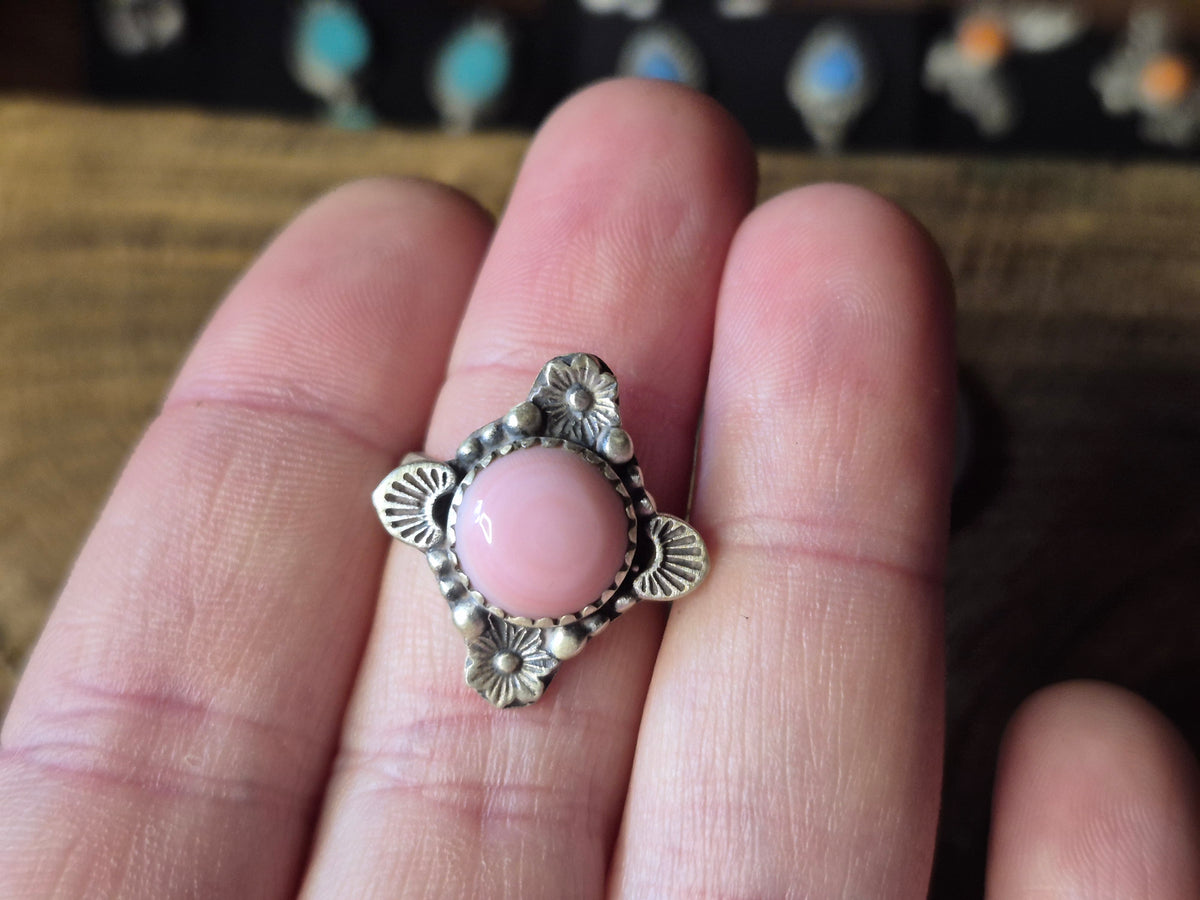 Pink Conch Ring O/S